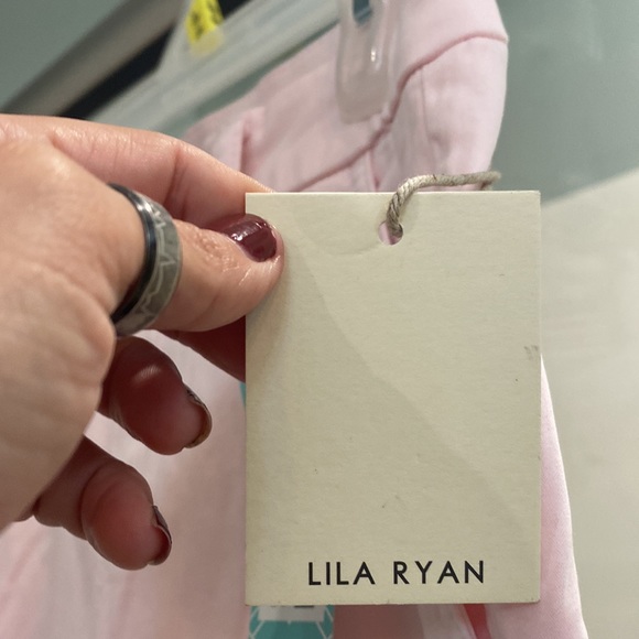 Women’s Capri stretch material pink pants. Size 0 - Picture 6 of 7